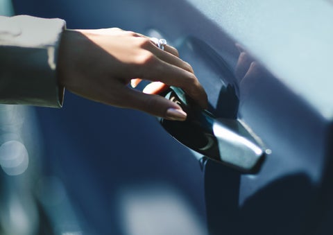 A hand gracefully grips the Light Touch Handle of a 2024 Lincoln Aviator® SUV to demonstrate its ease of use | Brinson Lincoln of Corsicana in Corsicana TX
