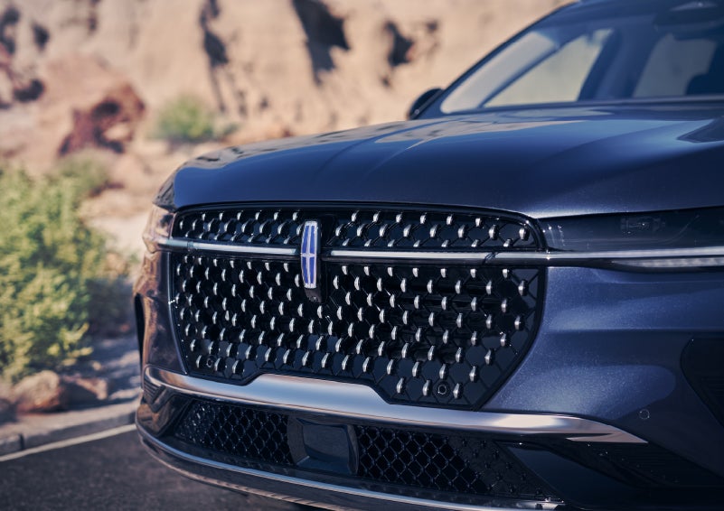 The stylish grille of a 2024 Lincoln Nautilus® SUV sparkles in the sunlight. | Brinson Lincoln of Corsicana in Corsicana TX